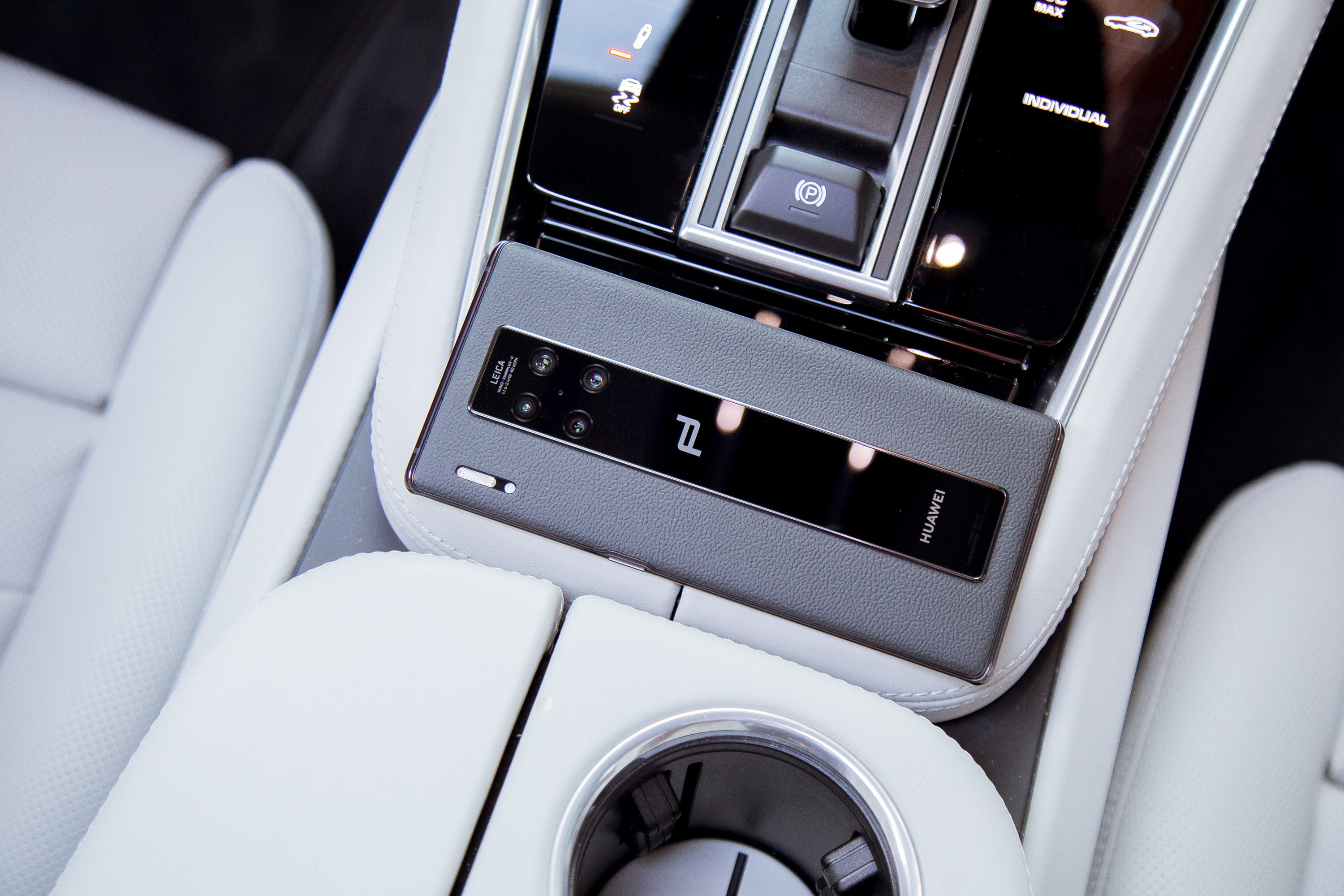 邂逅工業設計美學!華為Mate30 RS再上手,無從超越的經典