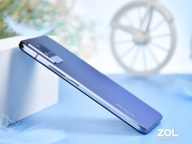 到底怎樣設計的手機 才能抓住愛美人群的心?