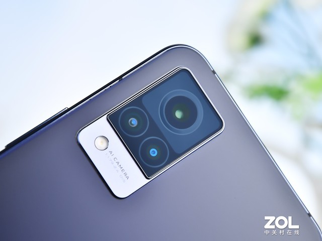 到底怎樣設計的手機 才能抓住愛美人群的心?